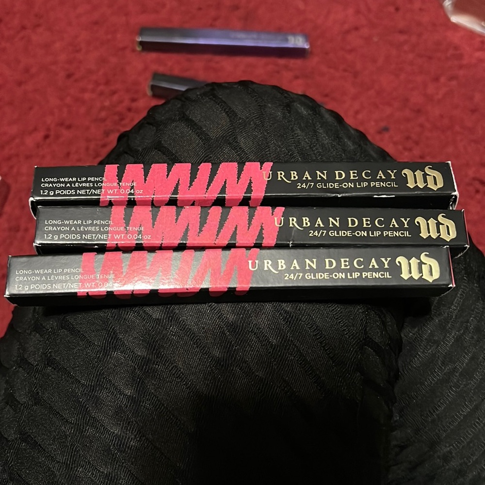 24/7 UD Ladyflower Glide-on lip Pencil